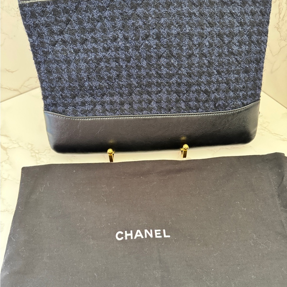 Chanel Gabrielle clutch in quilted tweed and calfskin leather - Picture 4 of 12
